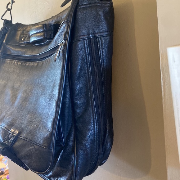 GUC. Business/travel, carrying black, faux, leather briefcase. - Picture 4 of 16